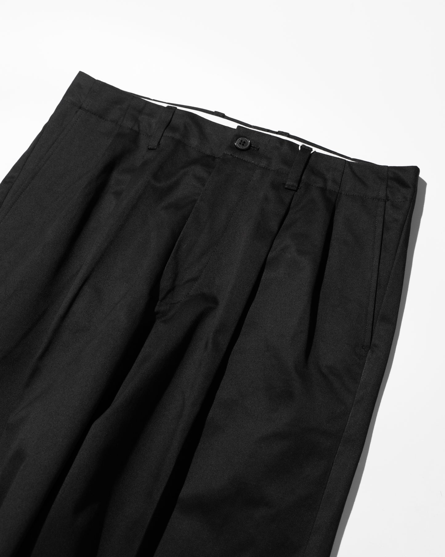 2TUCK WIDE CHINO TROUSERS - BLACK