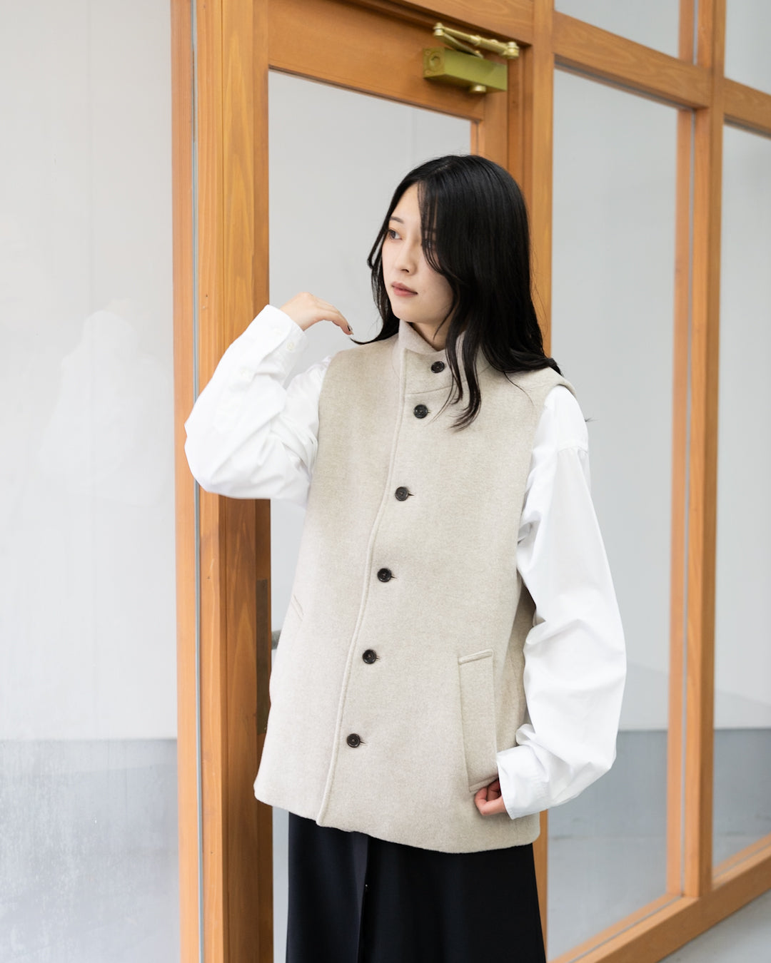LAMBSWOOL MELTON STAND COLLAR GILET - OFF WHITE (femme)