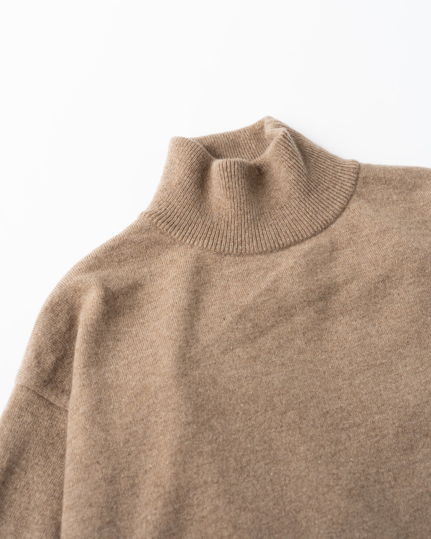 WOOL CASHMERE HIGH NECK KNIT - BROWN