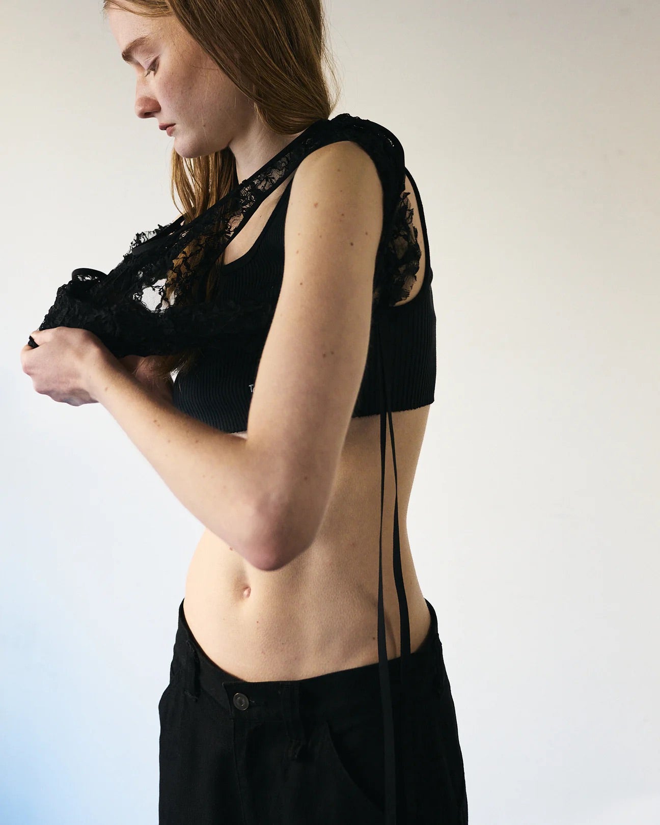 CRUSHED LACE CROP TANK - BLACK