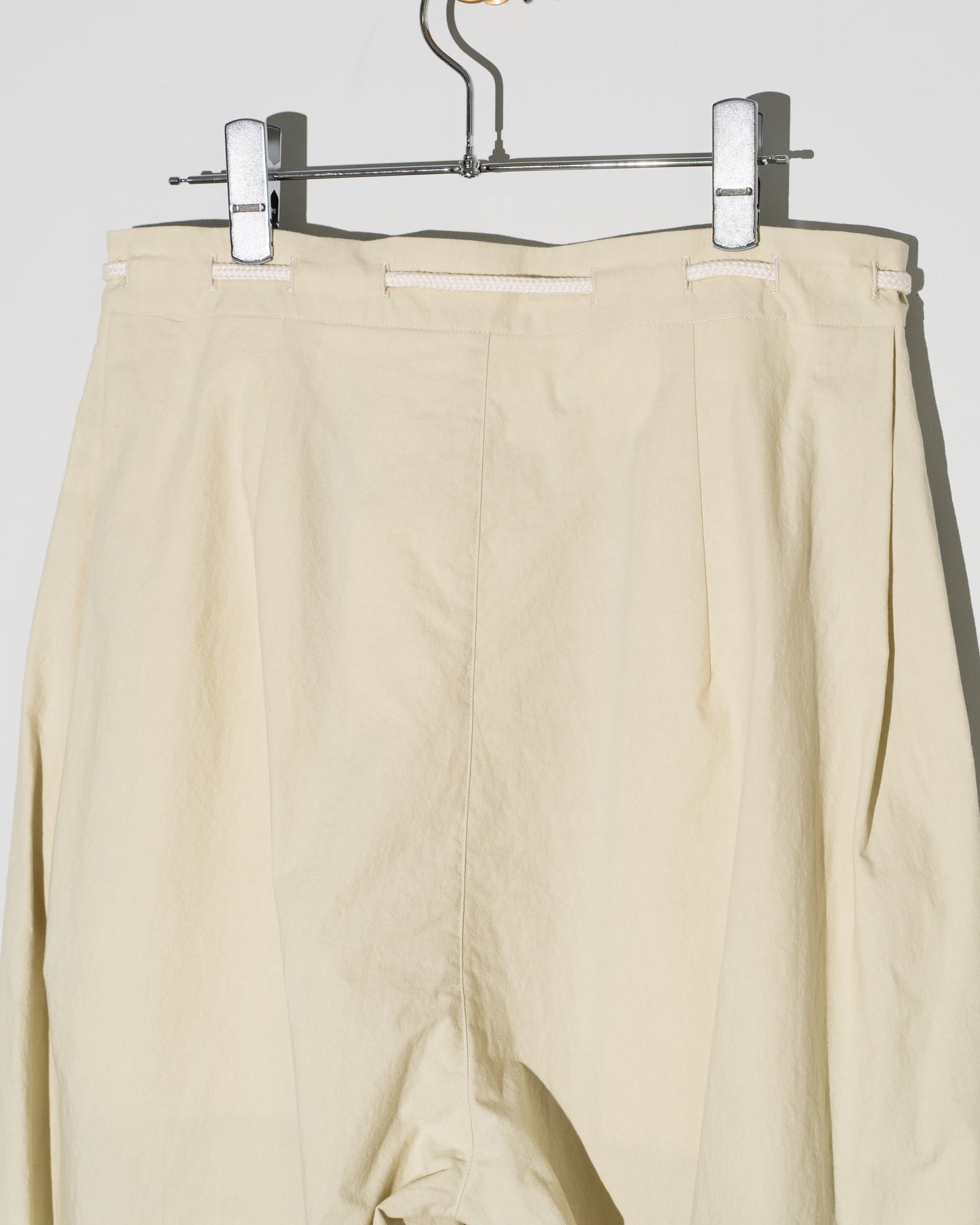 COTTON BROAD BARREL TROUSERS - Y.BEIGE