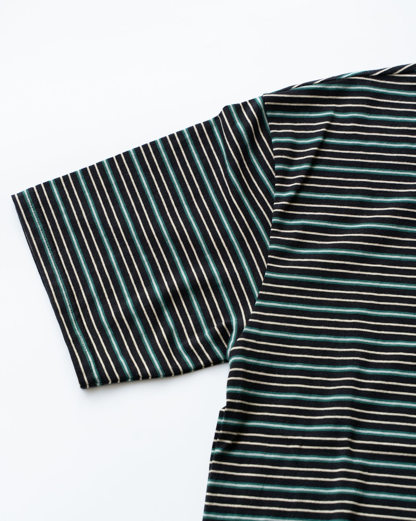 SERVICE BORDER TEE - BLACK