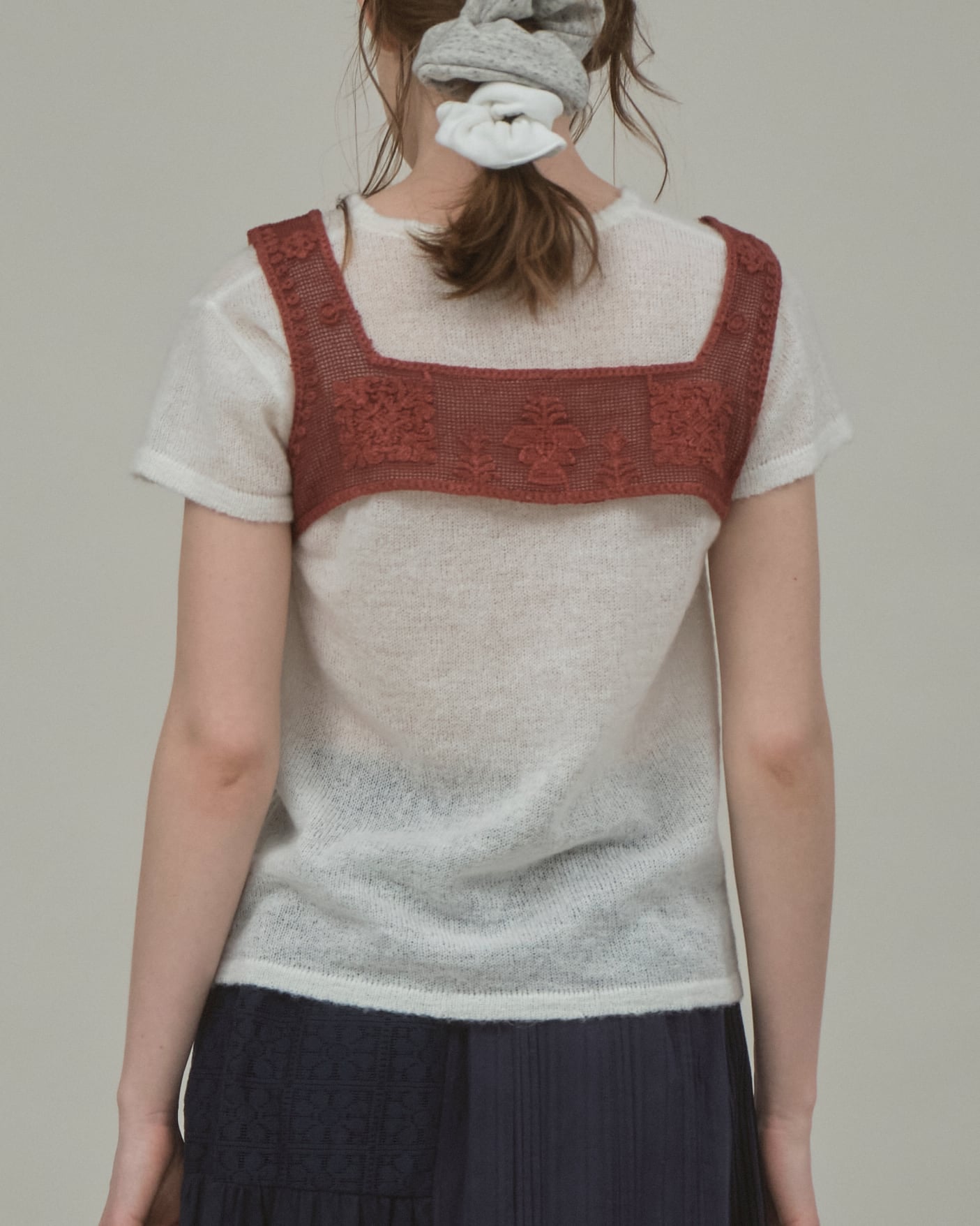 EMBROIDERED FRAGMENT VEST - BROWN