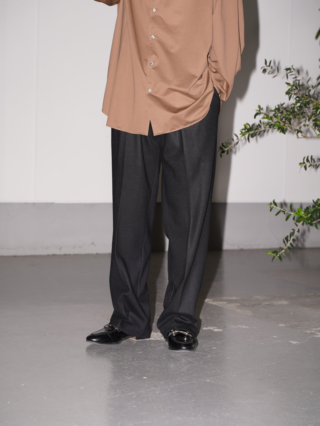 WOOL BELTLESS CORDED PANTS - BLACK