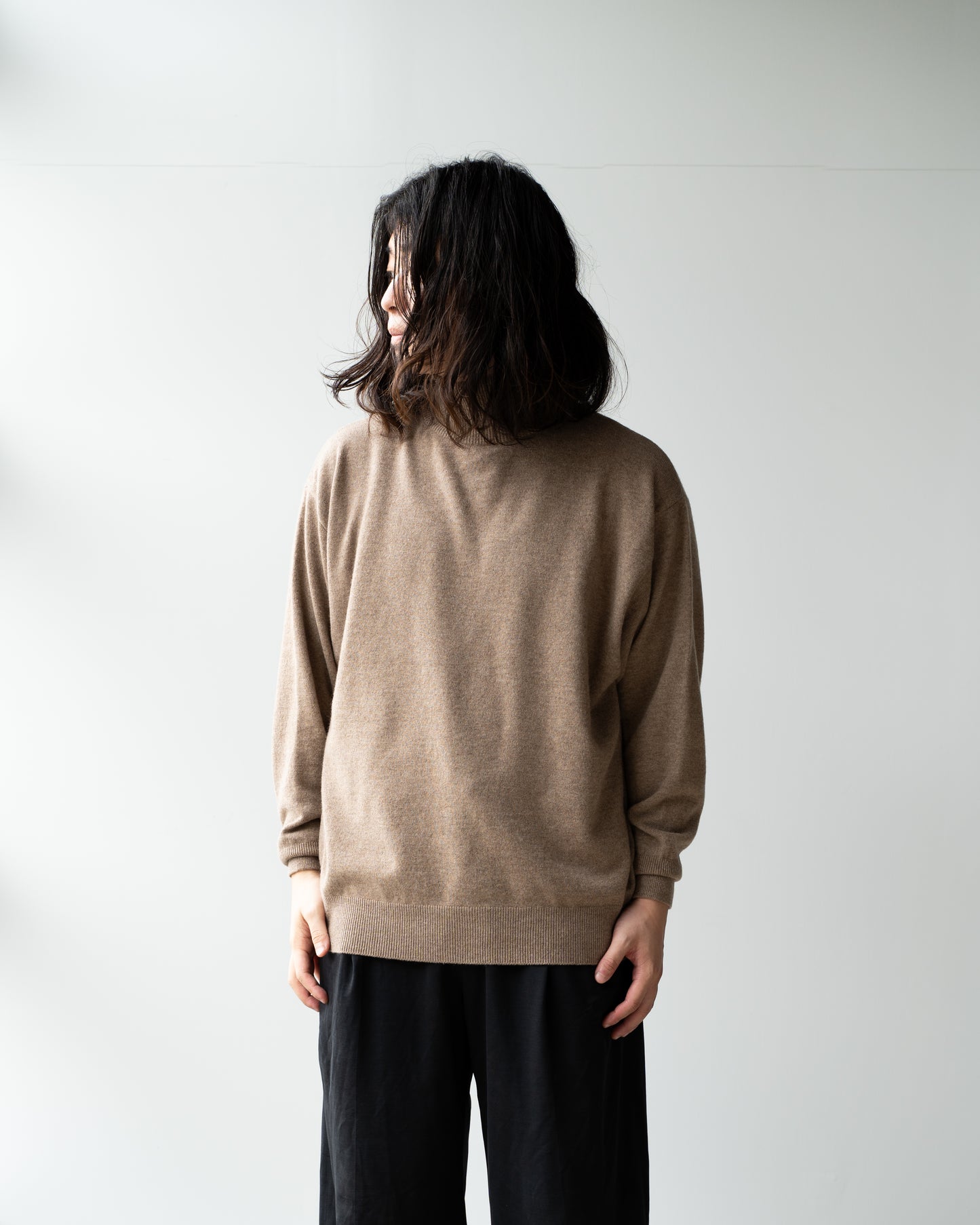 WOOL CASHMERE HIGH NECK KNIT - BROWN