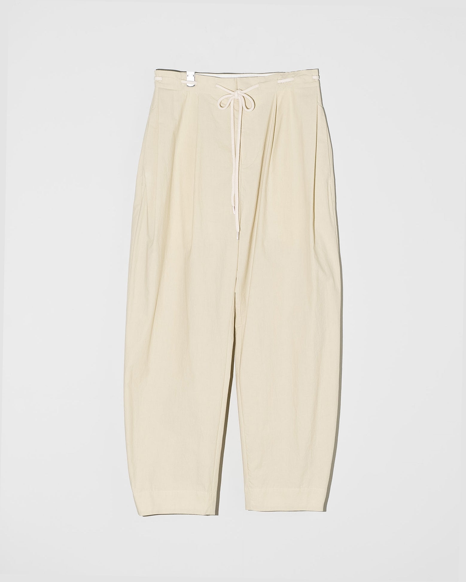 KAYLE COTTON BROAD BARREL TROUSERS パンツ KAYLE (ケイル) COTTON BROAD BARREL TROUSERS Y.BEIGE | HAKU公式通販