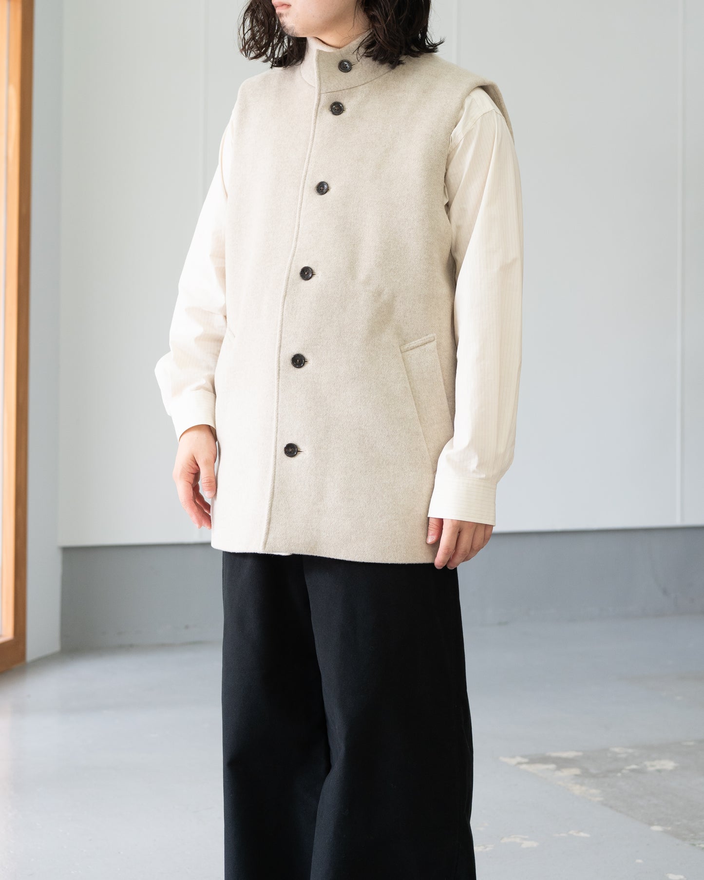 LAMBSWOOL MELTON STAND COLLAR GILET - OFF WHITE