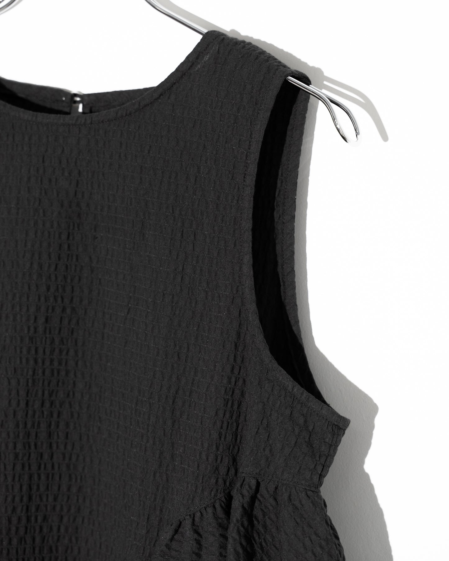 GATHER SIDE BLOUSE - BLACK