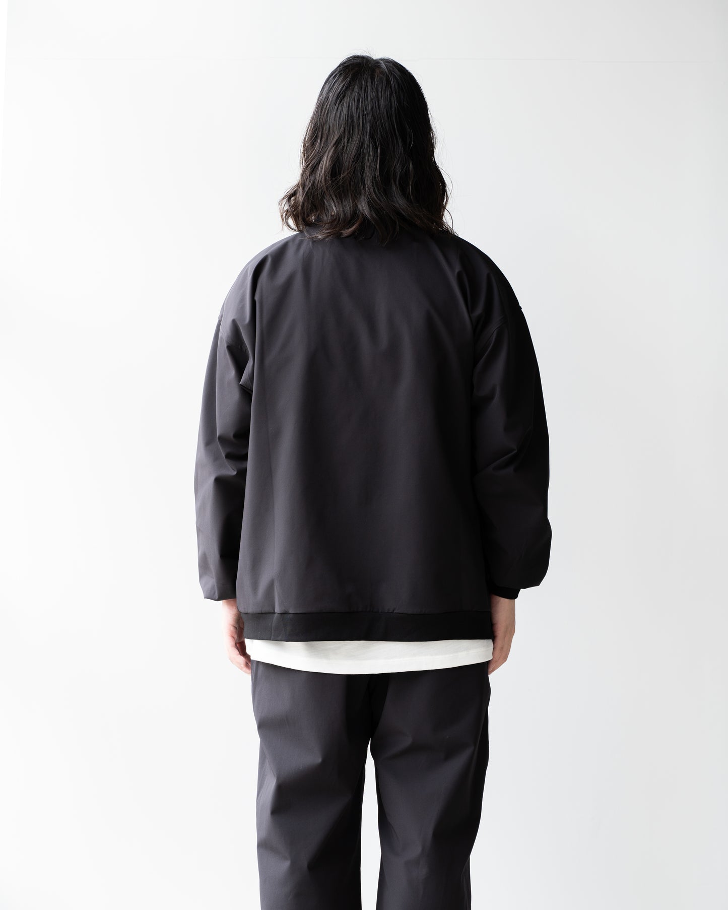 COMFORTABLE NYLON STRETCH CREWNECK - BLACK