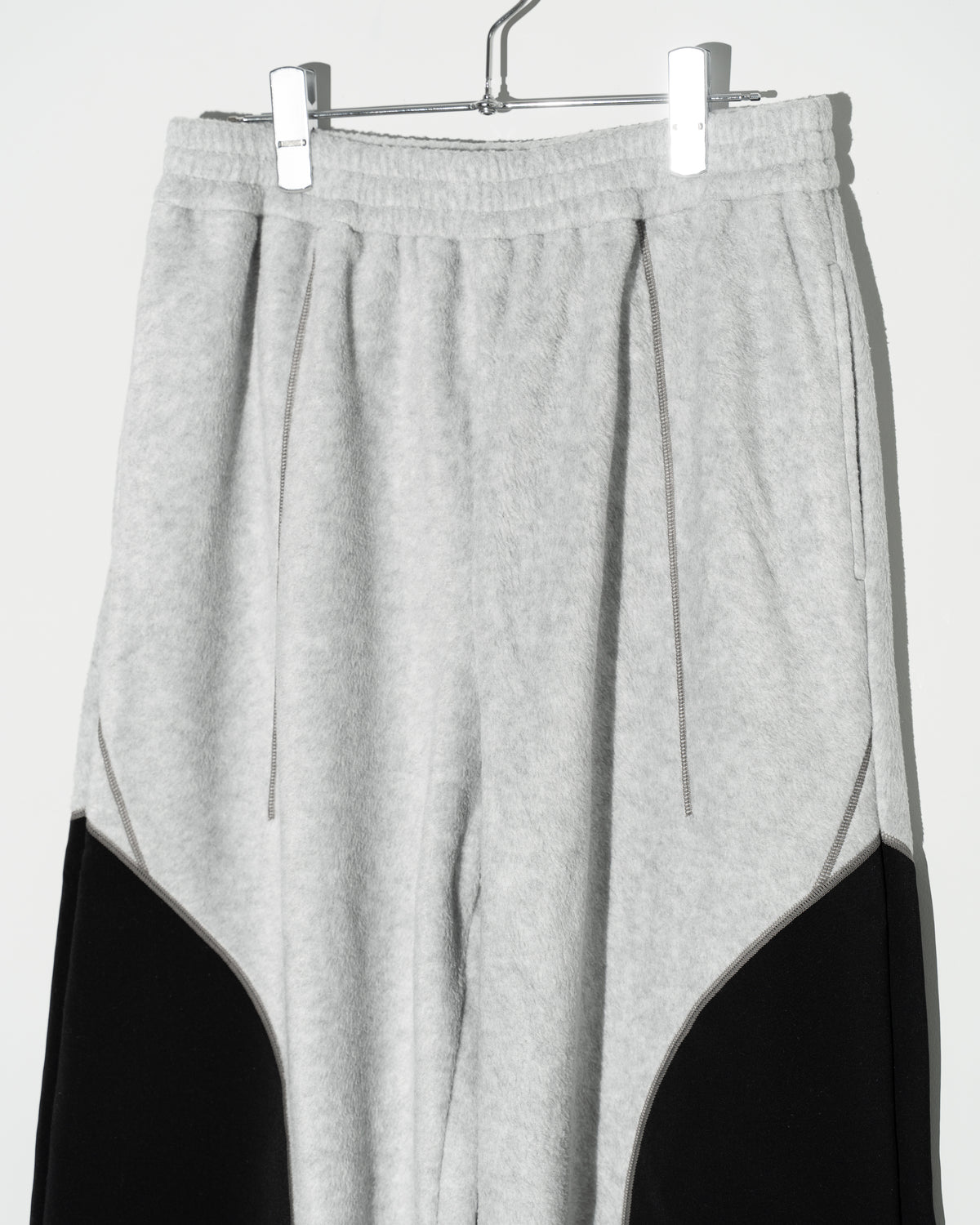 PANEL FLEECE PANTS - GREY