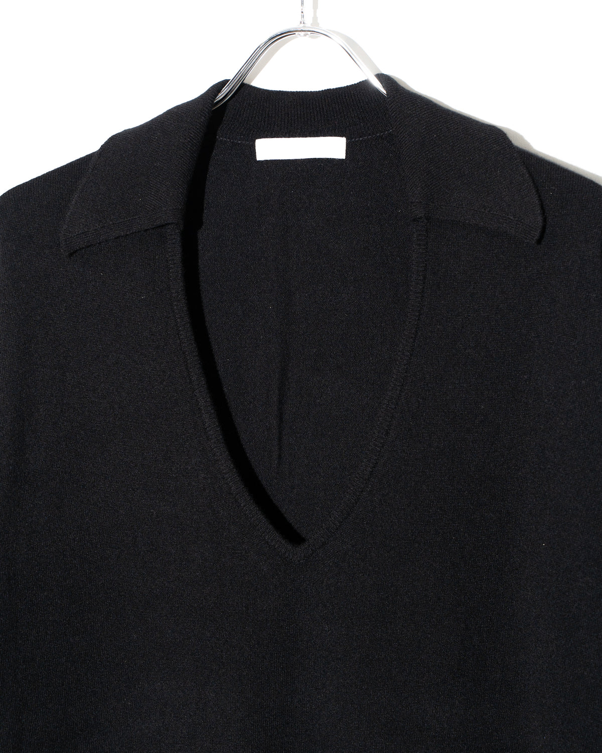 COLLARED V-NECK KNIT - BLACK