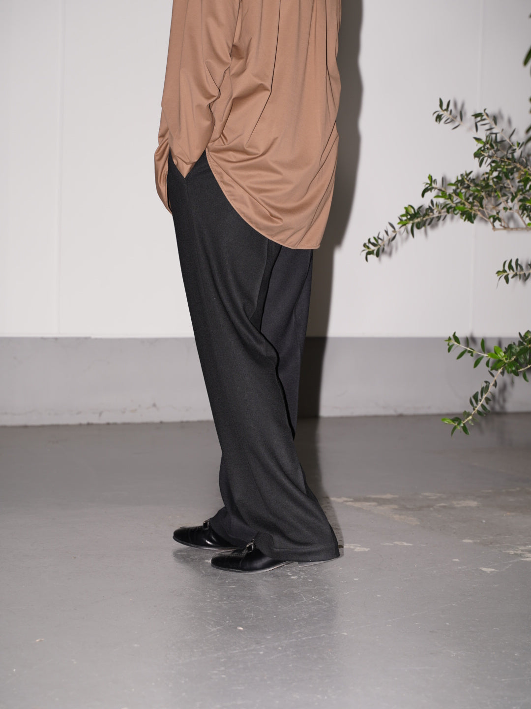 WOOL BELTLESS CORDED PANTS - BLACK
